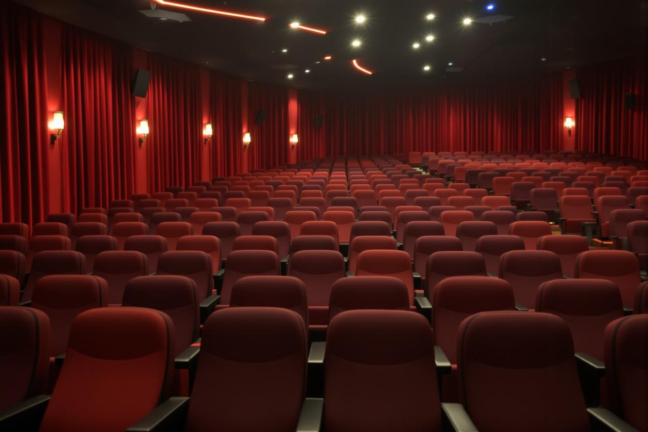 某导演新片票房惨败，投资方紧急召开内部会议